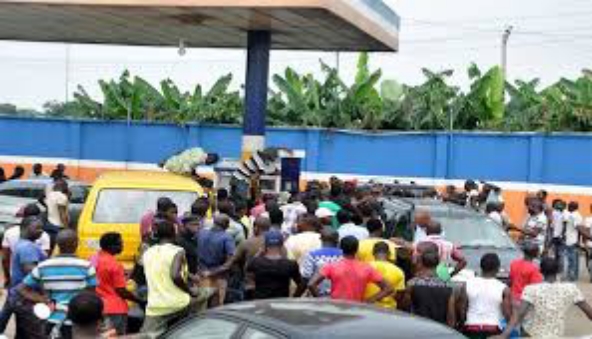 Fuel Scarcity: NNPCL’s Neglect of IPMAN Threatens Thousands of Stations Nationwide