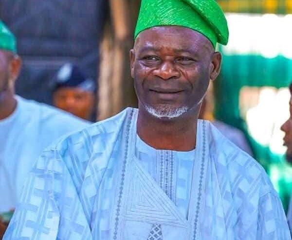 Arisekola-Alao Celebrates Alhaji Mojeed Olaoya on His Birthday