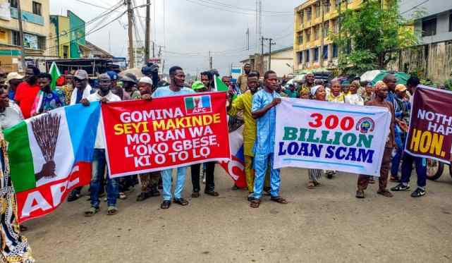 N300bn Loan: Oyo APC Stages Protest Over Alleged Victimisation of Saki West Lawmaker, Ibraheem Shittu
