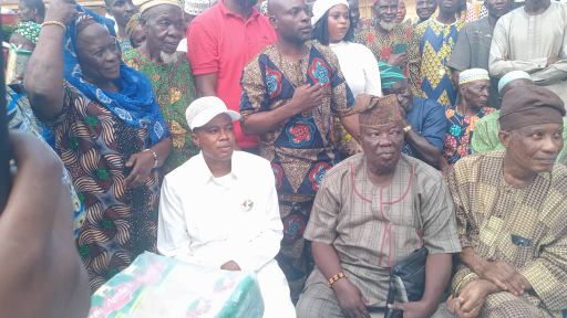 Defection Wave in Oluyole Federal Constituency: Hon Gbolagade Receives PDP Members Into APC
