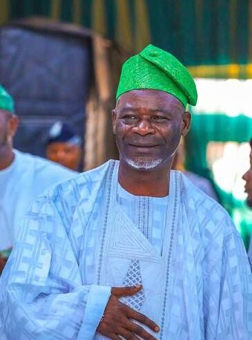 Barr Akeem Agbaje Felicitates Alhaji Mojeed Olaoya on His Birthday