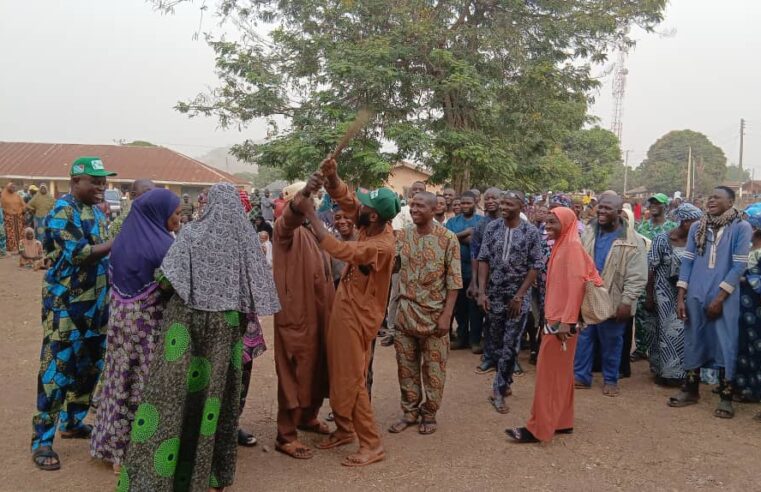 ‎Hon Ogunkeye Kayode Leads Mass Defection to APC in Olorunsogo, Pledges Support for Renewed Hope Agenda