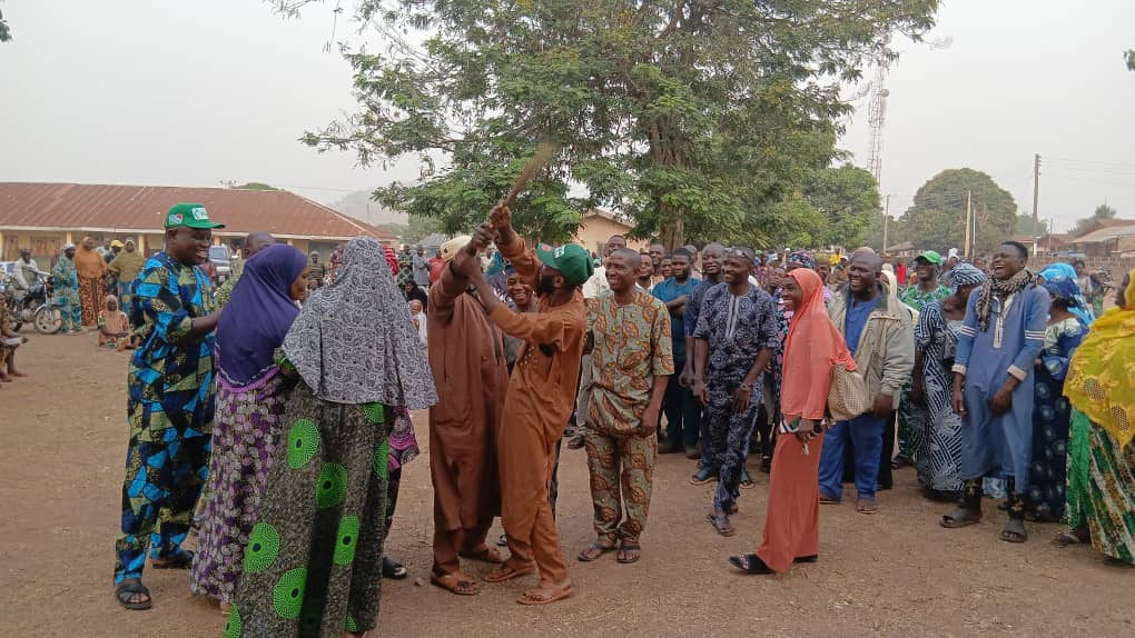 ‎Hon Ogunkeye Kayode Leads Mass Defection to APC in Olorunsogo, Pledges Support for Renewed Hope Agenda