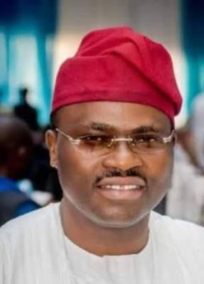 Barr Akeem Agbaje Felicitates Chief Wasiu Ajimobi at 60