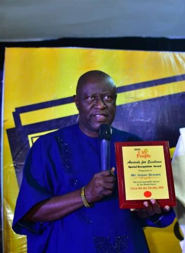 ‎Barr Akeem Agbaje Congratulates Mayor Isaac Brown on City People Special Recognition Award