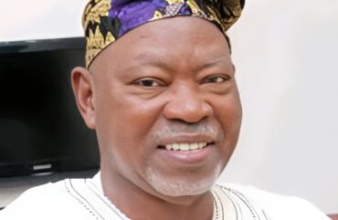 ‎Barr Akeem Agbaje Felicitates Sen Ayoade Adeseun on Birthday